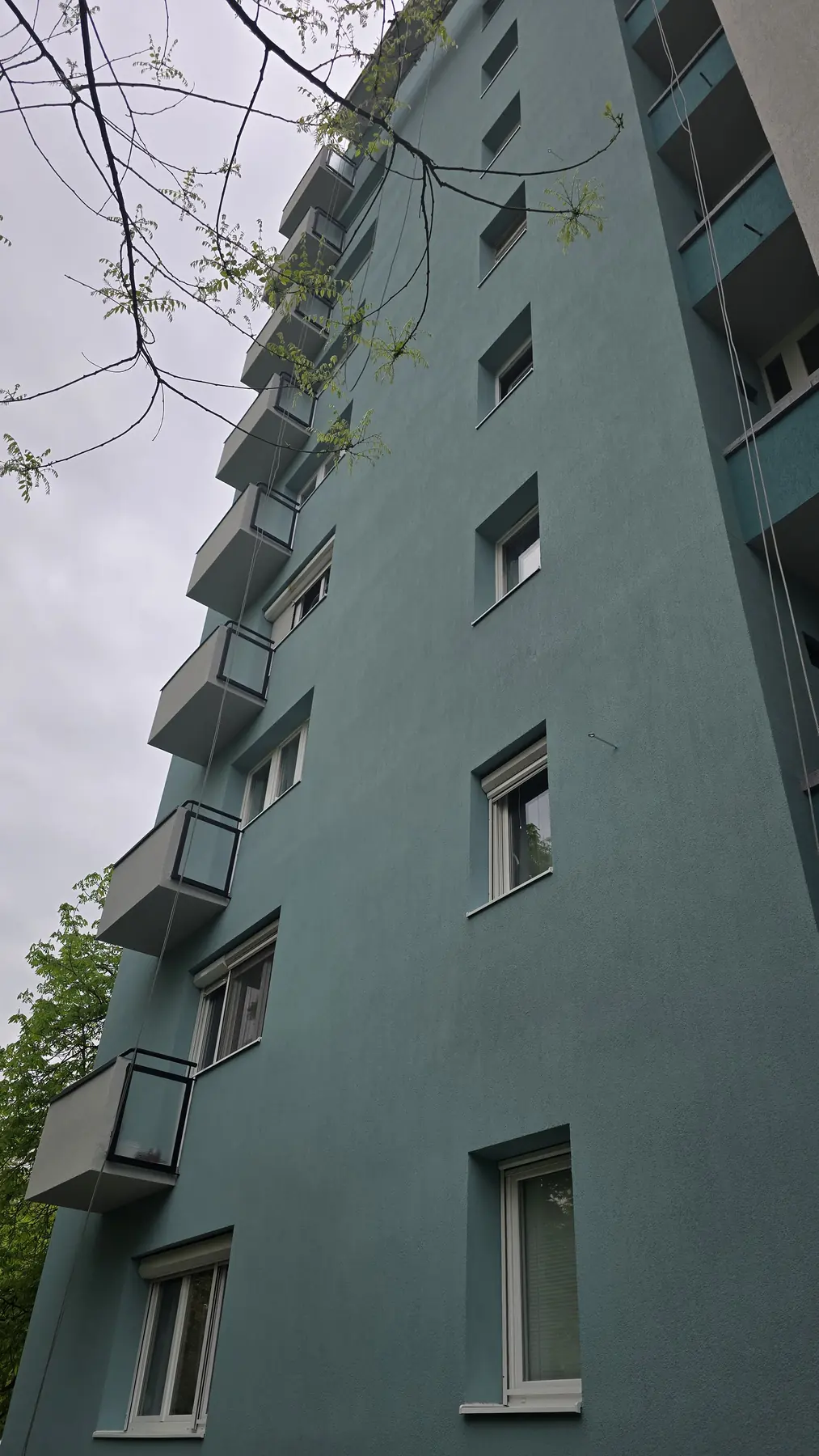 A felújított társasház homlokzata – Csengettyű utca 19., Budapest IX. kerület