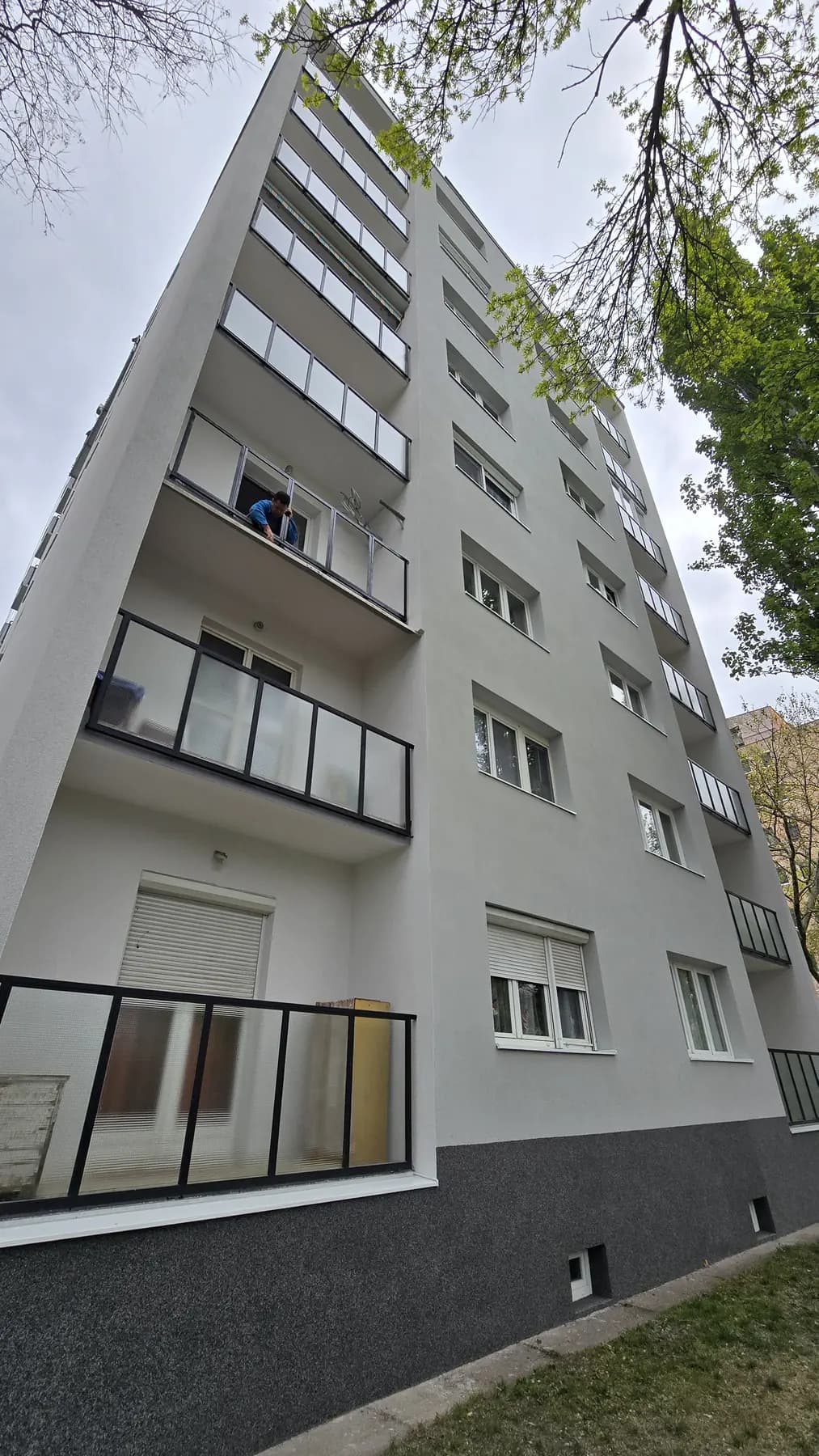 A felújított társasház homlokzata – Csengettyű utca 19., Budapest IX. kerület