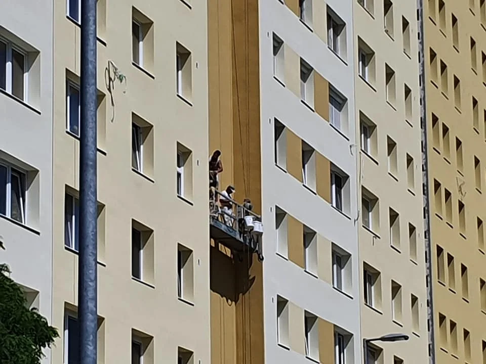 A felújított társasház homlokzata – Sáfrány utca 52–54., Budapest XI. kerület
